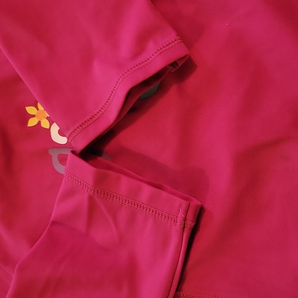 Kids Rash guard - size 4T - Picture 5 of 7